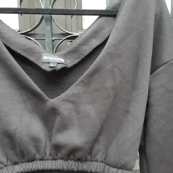 PrettyLittleThing off shoulder sweater crop top - Picture 5 of 5